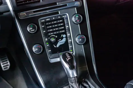 VOLVO XC60 2.0 4P T5 R DESIGN TURBO AUTOMTICO, Foto 37