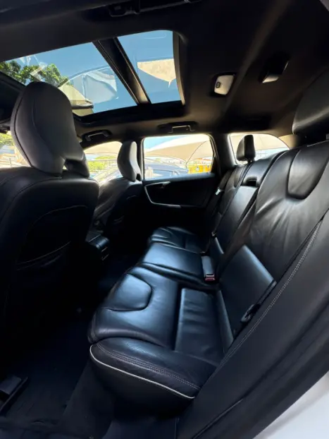 VOLVO XC60 2.0 4P T5 R DESIGN TURBO AUTOM�TICO, Foto 11