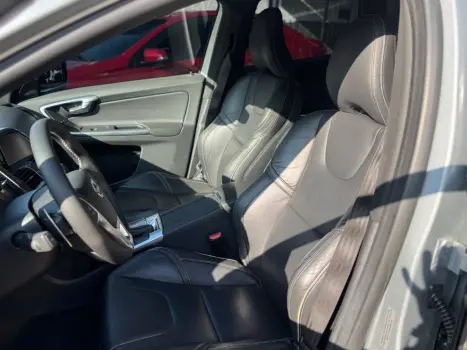 VOLVO XC60 2.0 4P T5 R DESIGN TURBO AUTOM�TICO, Foto 8
