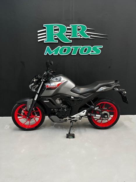 YAMAHA Fazer YS 150 ED, Foto 2