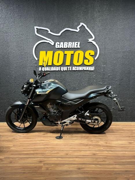 YAMAHA FZ 15 Fazer ABS, Foto 2