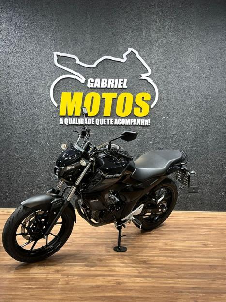 YAMAHA FZ 15 Fazer ABS, Foto 4