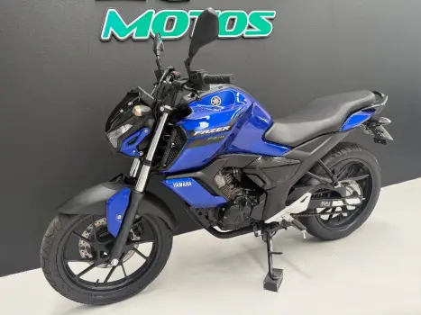 YAMAHA FZ 15 Fazer ABS, Foto 3