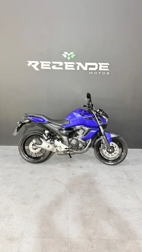 YAMAHA FZ 15 Fazer ABS, Foto 1