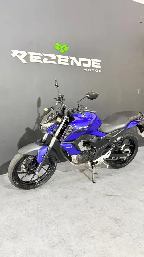 YAMAHA FZ 15 Fazer ABS, Foto 3