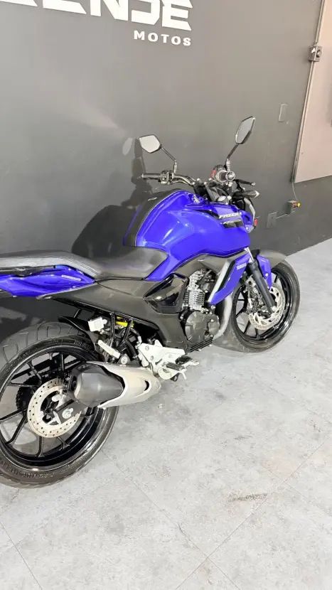YAMAHA FZ 15 Fazer ABS, Foto 9