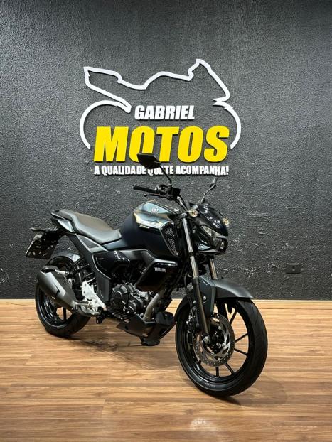 YAMAHA FZ 15 Fazer ABS, Foto 3