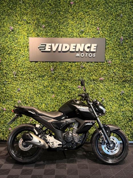 YAMAHA FZ 15 Fazer ABS, Foto 2