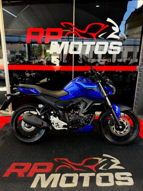 YAMAHA FZ 15 Fazer ABS, Foto 1
