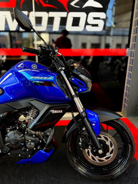 YAMAHA FZ 15 Fazer ABS, Foto 2