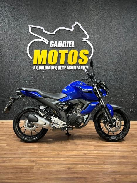 YAMAHA FZ 15 Fazer ABS, Foto 1