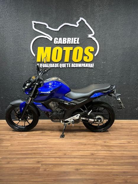 YAMAHA FZ 15 Fazer ABS, Foto 2