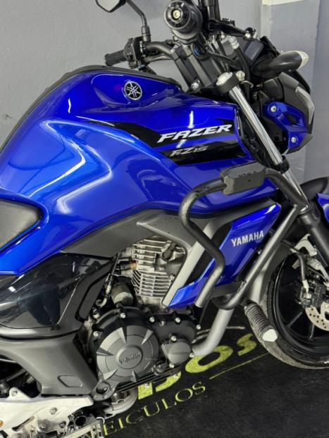 YAMAHA FZ 15 Fazer ABS, Foto 2