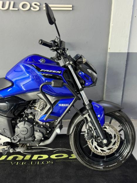 YAMAHA FZ 15 Fazer ABS, Foto 3