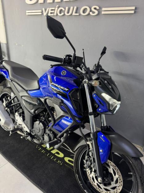YAMAHA FZ 15 Fazer ABS, Foto 4
