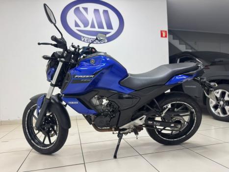 YAMAHA FZ 15 Fazer ABS, Foto 2