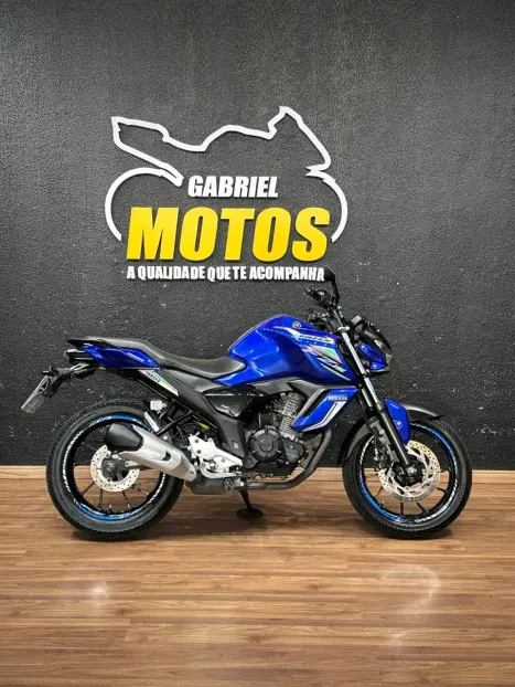 YAMAHA FZ 15 Fazer ABS, Foto 1