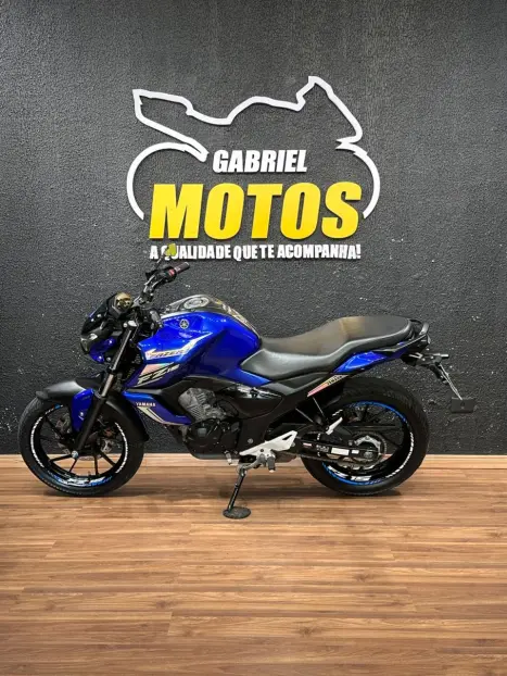 YAMAHA FZ 15 Fazer ABS, Foto 2
