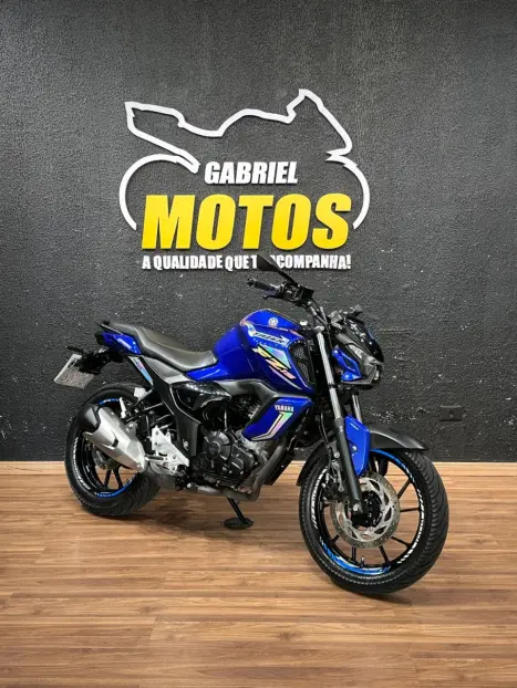 YAMAHA FZ 15 Fazer ABS, Foto 3