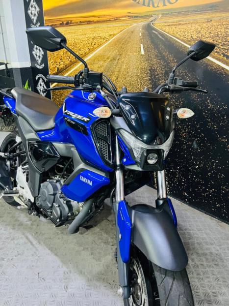 YAMAHA FZ 15 Fazer ABS, Foto 3