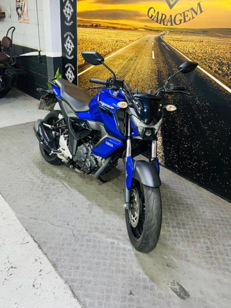 YAMAHA FZ 15 Fazer ABS, Foto 4
