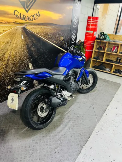 YAMAHA FZ 15 Fazer ABS, Foto 9