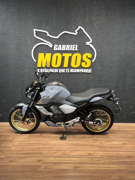 YAMAHA FZ 15 Fazer ABS, Foto 2