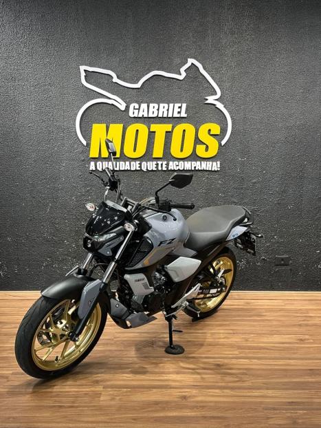 YAMAHA FZ 15 Fazer ABS, Foto 4