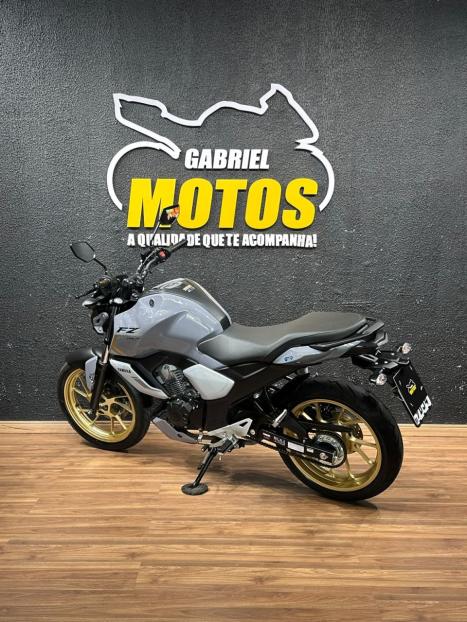 YAMAHA FZ 15 Fazer ABS, Foto 6