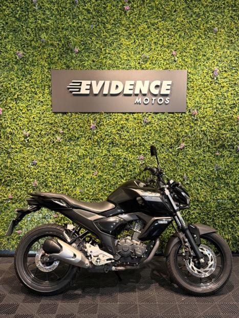 YAMAHA FZ 15 Fazer ABS, Foto 2