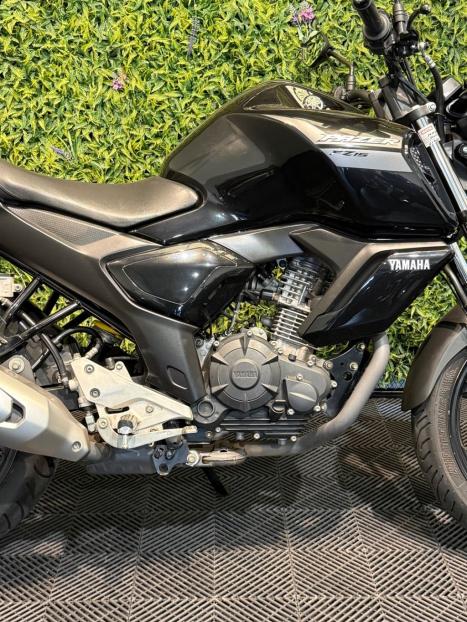YAMAHA FZ 15 Fazer ABS, Foto 4