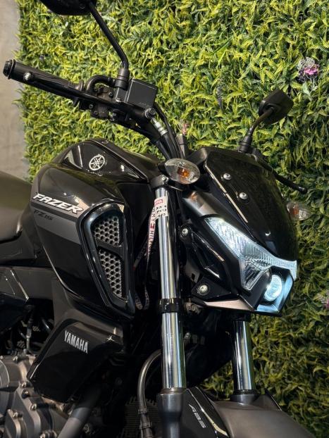YAMAHA FZ 15 Fazer ABS, Foto 8