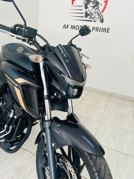 YAMAHA FZ 25 250 Fazer Flex , Foto 1