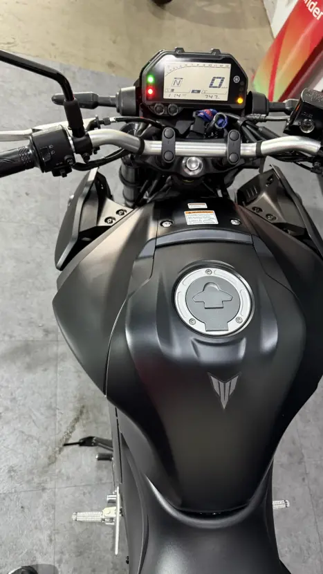 YAMAHA MT-03 300 ABS, Foto 3