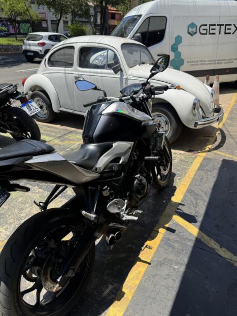 YAMAHA MT-03 300 ABS, Foto 3