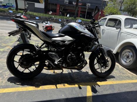 YAMAHA MT-03 300 ABS, Foto 4