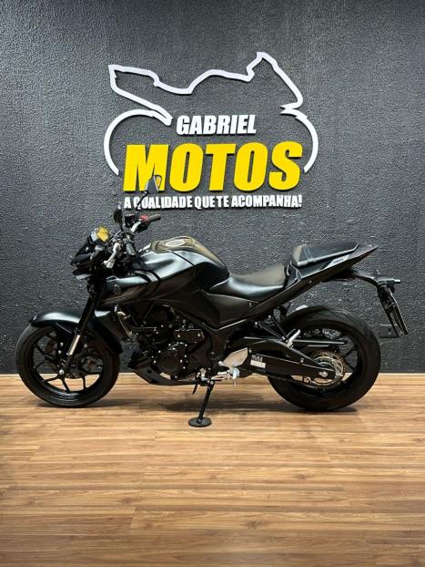 YAMAHA MT-03 300 ABS, Foto 2