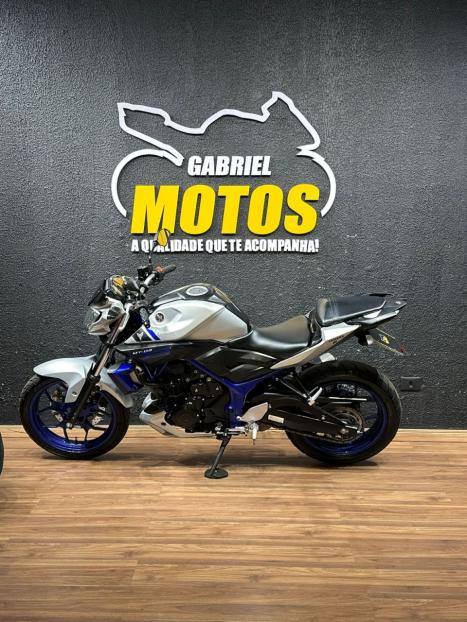 YAMAHA MT-03 300 ABS, Foto 2 YAMAHA MT-03 300 ABS, Foto 2