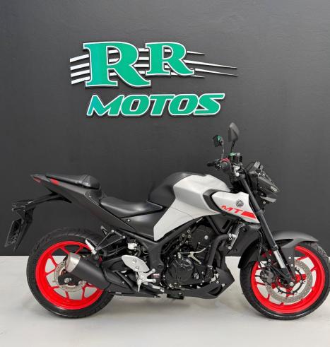 YAMAHA MT-03 300 ABS, Foto 1