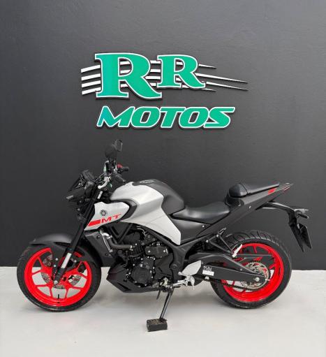 YAMAHA MT-03 300 ABS, Foto 2