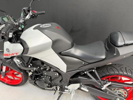 YAMAHA MT-03 300 ABS, Foto 5