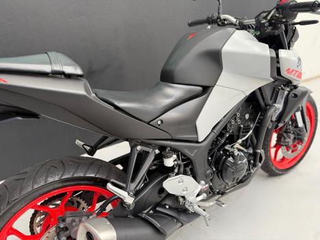 YAMAHA MT-03 300 ABS, Foto 6