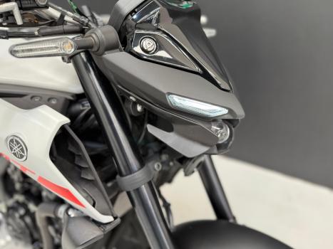 YAMAHA MT-03 300 ABS, Foto 8