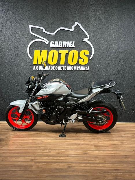 YAMAHA MT-03 300 ABS, Foto 2