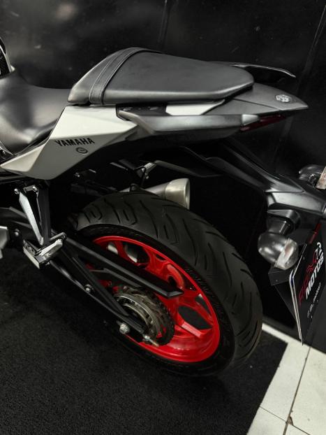 YAMAHA MT-03 300 ABS, Foto 8