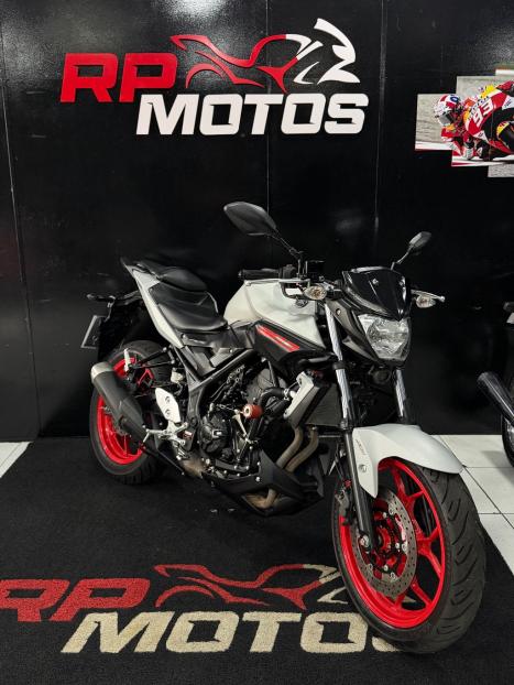 YAMAHA MT-03 300 ABS, Foto 9