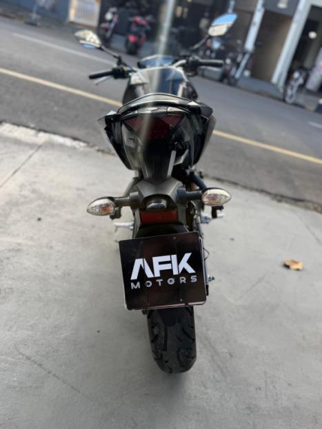 YAMAHA MT-03 300 ABS, Foto 6