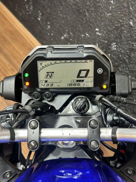YAMAHA MT-03 300 ABS, Foto 7