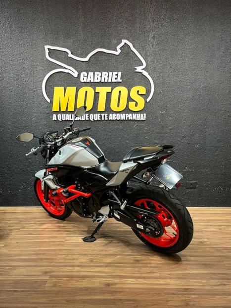 YAMAHA MT-03 300 ABS, Foto 6