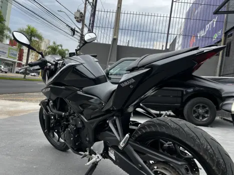 YAMAHA MT-03 300 ABS, Foto 3